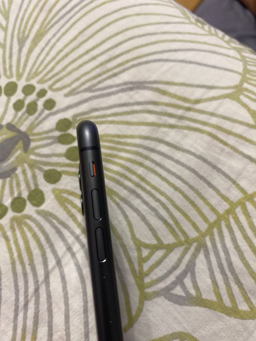 Продам iPhone 11