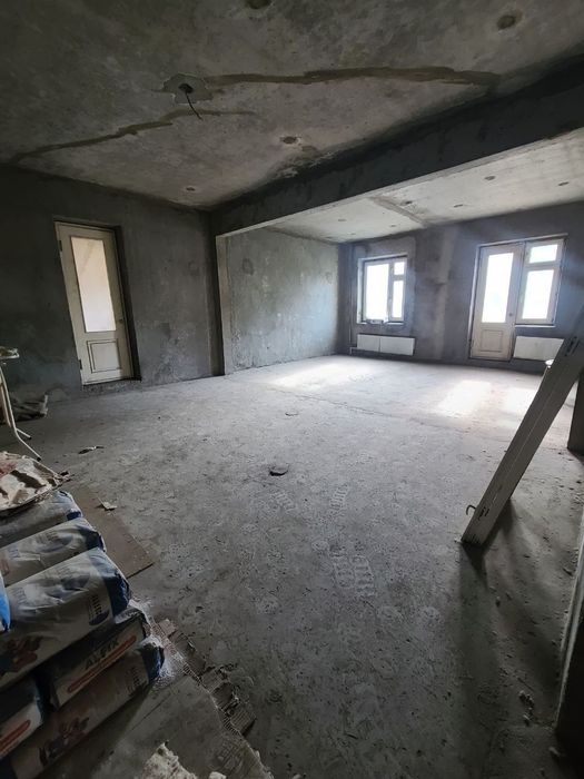 Срочно продается 4+1/2/12 большая кв. в Центре на Нукусской