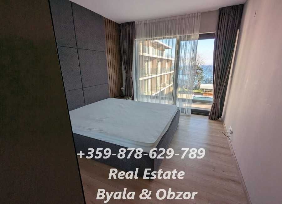 Обзаведен двустаен апартамент с морска гледка на първа линия