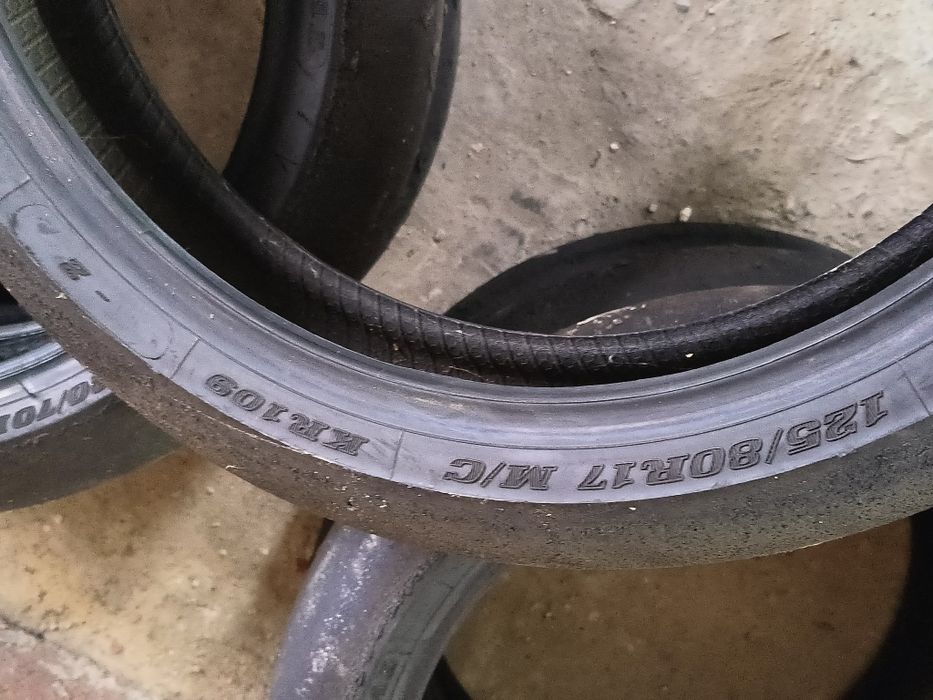 Предни сликове Pirelli и Dunlop