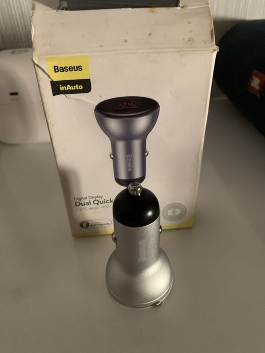 Автомобильное зарядное устройство Baseus