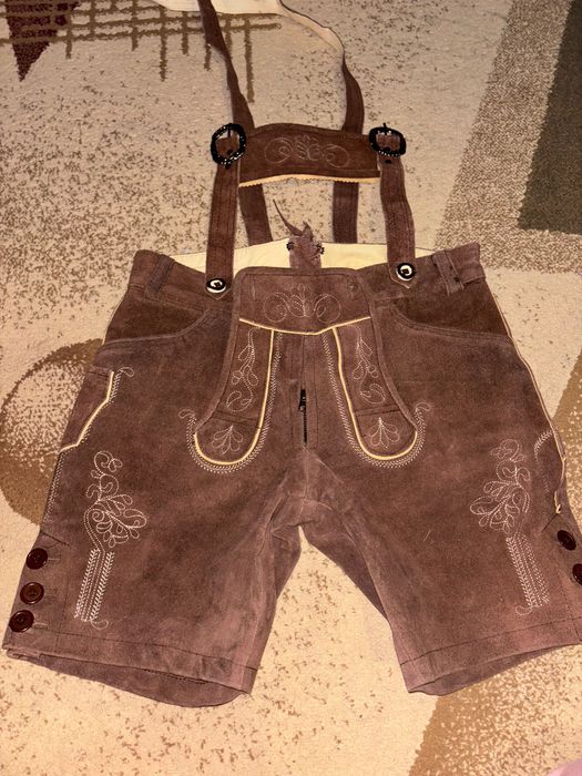 Pantaloni tradiționali germani