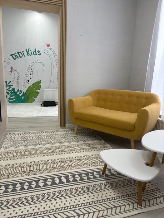 Продам желтый диванчик