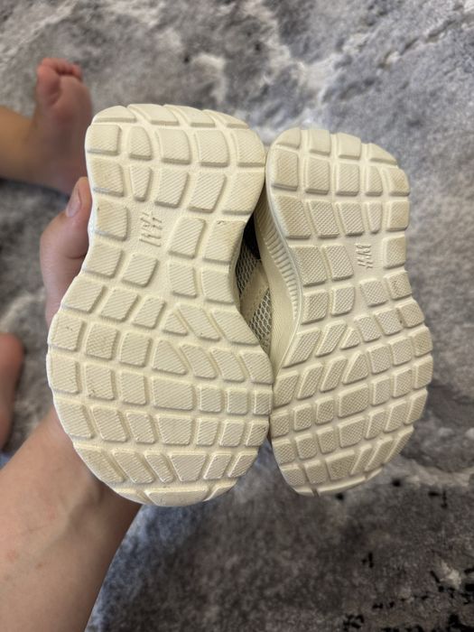 Adidasi H&M marimea 18/19 impecabili