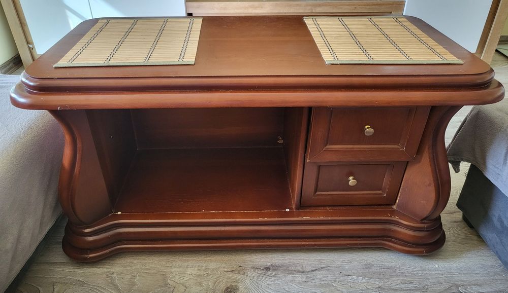 Маса от масивно дърво