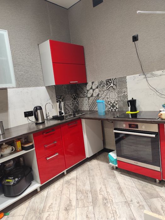 Кухонный гарнитур,стол, 4 стула