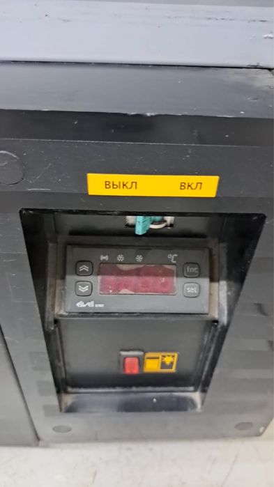 Продам витринный холодильник