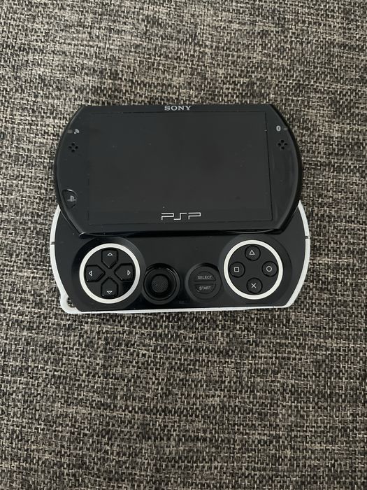 Sony PSP Go (модель PSP-N1001)