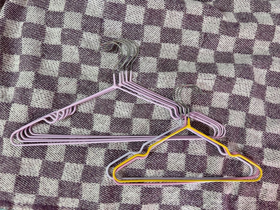 Комплект из пяти плечиков + подарок!!