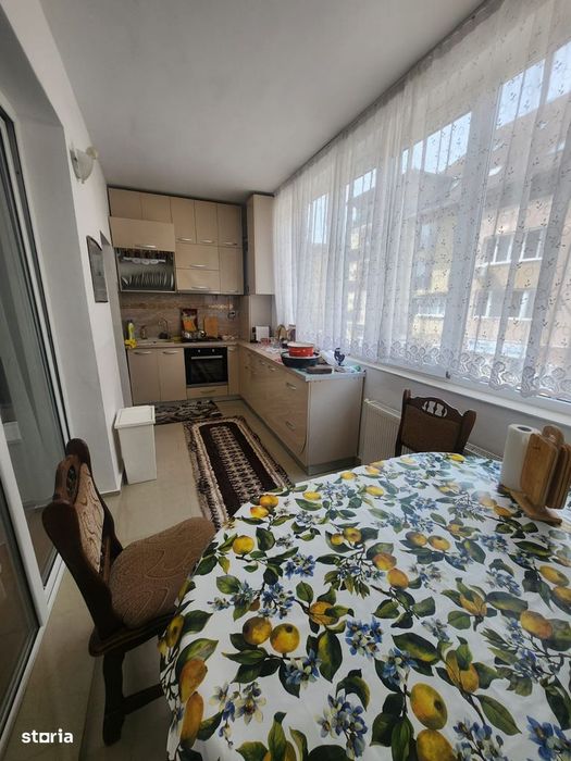 Apartament de vanzare, 57 mp, 3 camere,  zona Porii