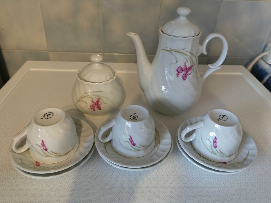 чаши, кани и чинии