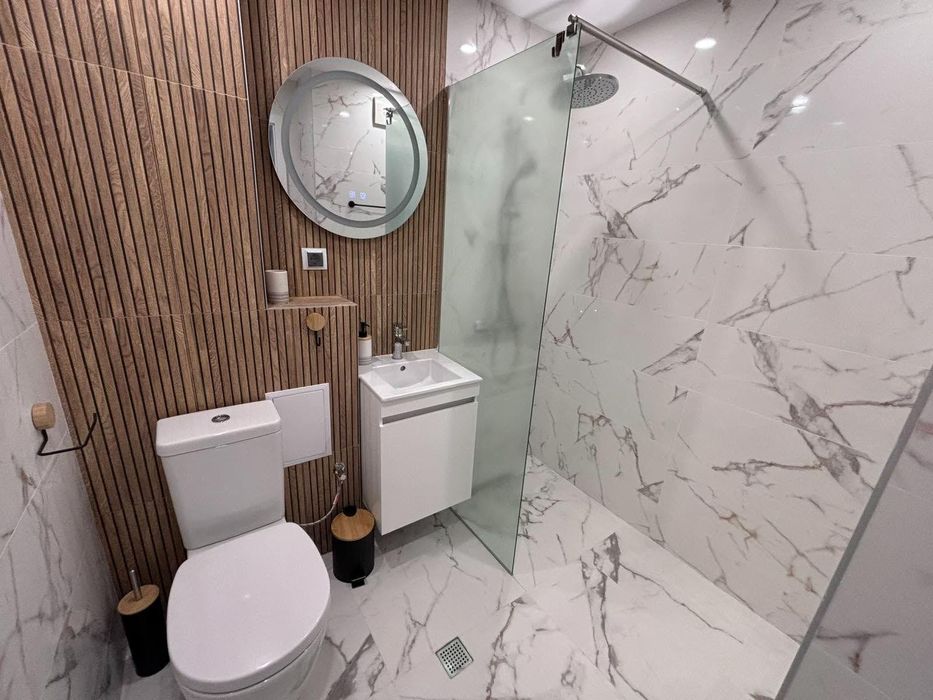 Дава се под наем Тристаен апартамент в София, Център - 100 кв.м за 1250 € - Снимка #8