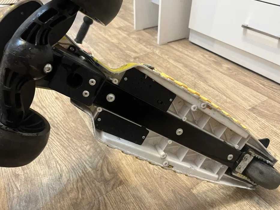 Самокат трехколесный