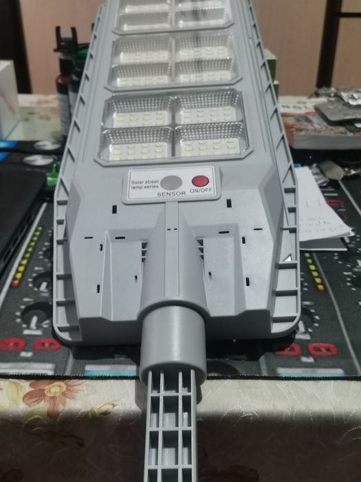 Lampa solara pe leduri