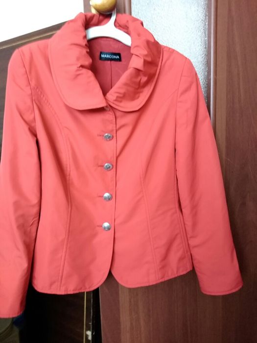 Лёгкие молодёжные куртки.