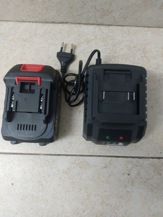 Acumulator  Li Ion, 18 - 24 V.+  incarcator simplu baterii makita 18 -24  V.