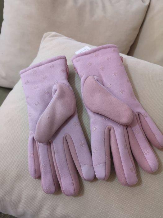 Нови розови, пухкави ръкавици