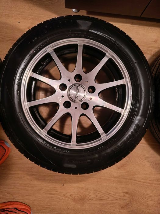 Vând roti complete pe 15 cauciucuri yokohama de vara jante dezent