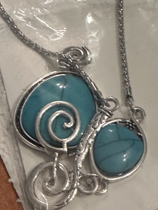 Подарки: Кулоны разные и кольцо, серьги