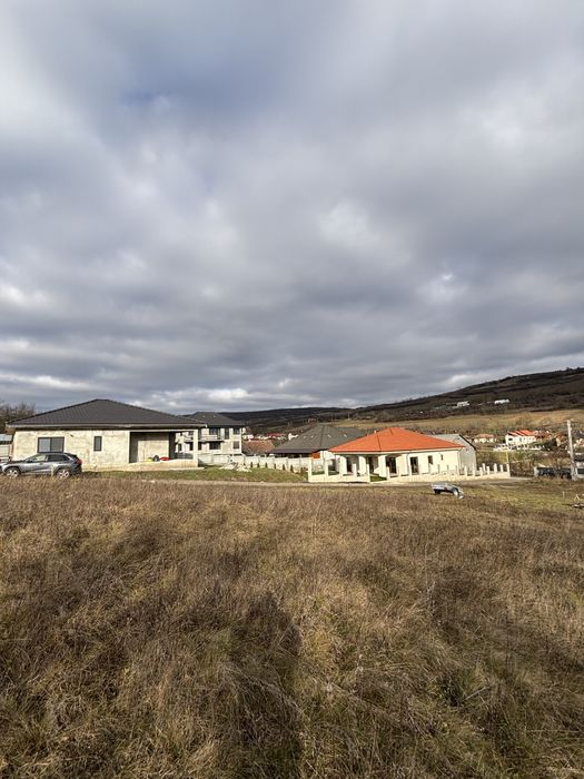 Vând teren intravilan