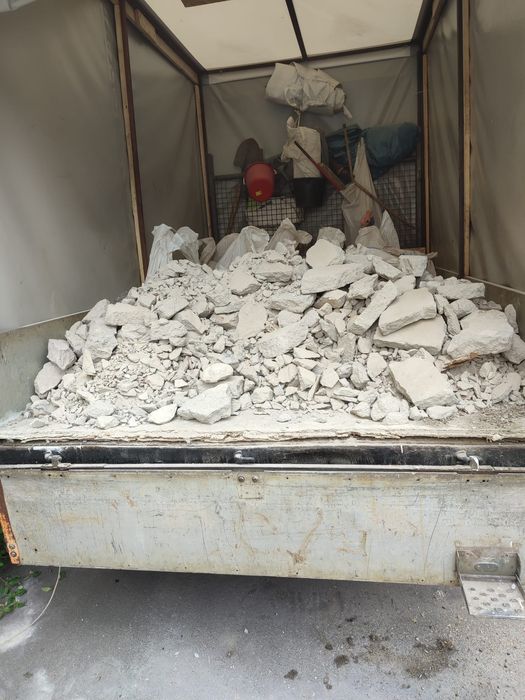 Demolare constructii ,decopertam faianta, gresie, sapa, demolam ziduri