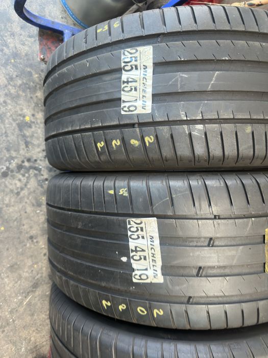 255/45/19 michelin