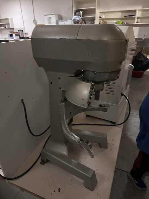 Миксер промышленный. Тестомес