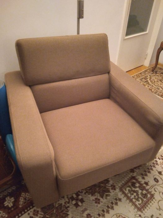 Vând fotoliu puțin folosit.