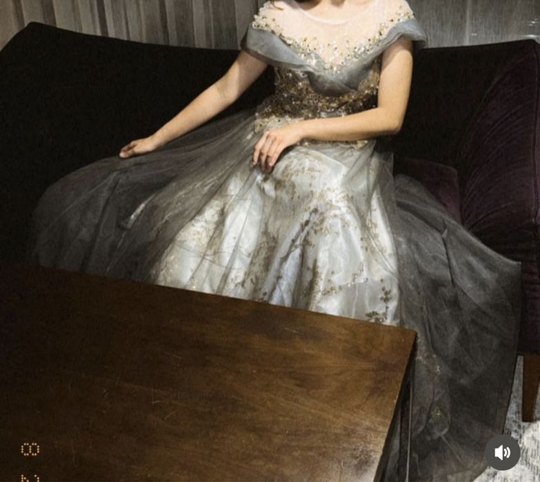 Продам вечерние платья