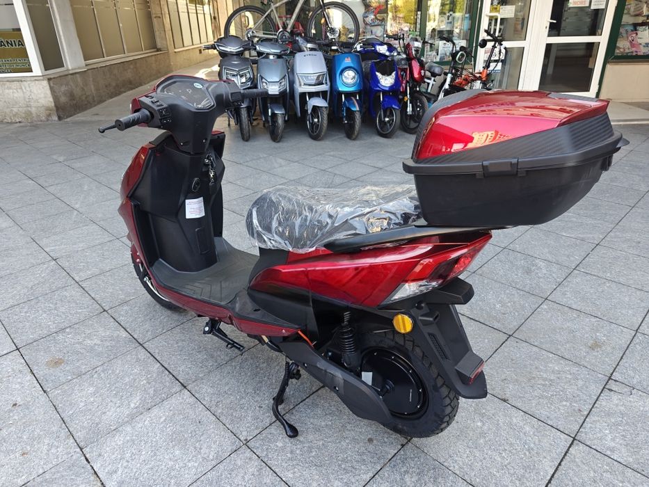 Scuter Electric cu motor 1500W, Fara permis, Autonomie 75km