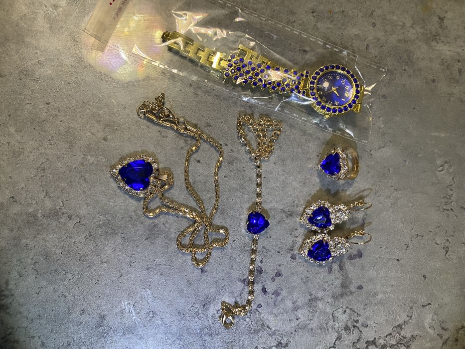 Продам часы с бежутэрией