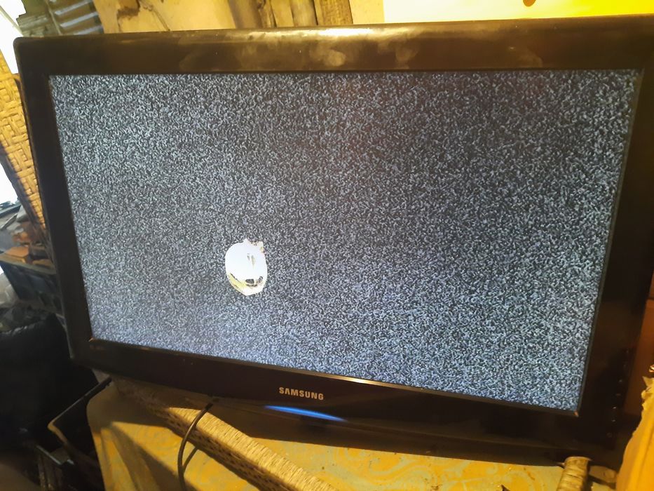 Телевизор Самсунг 32 инчов модел LE32R81B SAMSUNG  за части