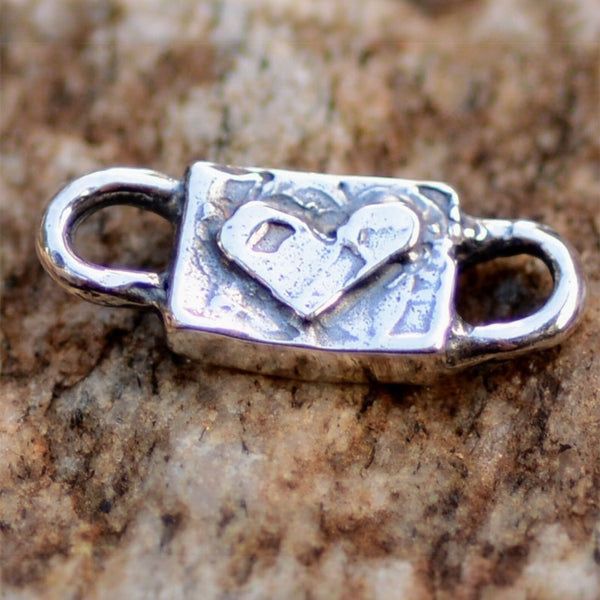 Сребърен свързващ елемент 925 сърце – талисман за любов, бижута