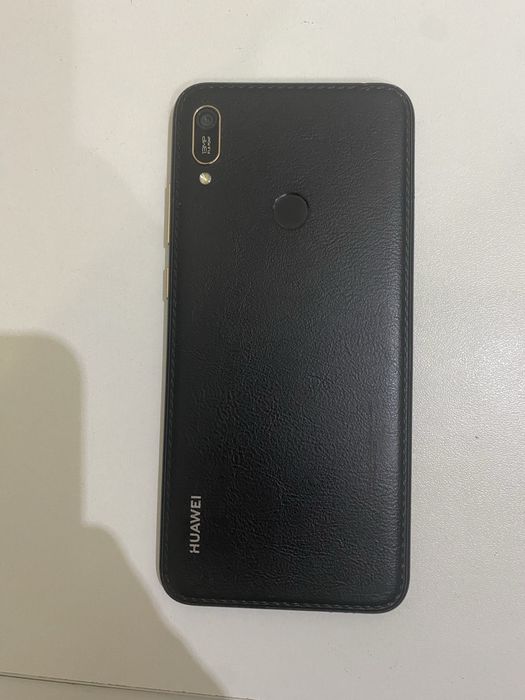 Телефон Huawei Y6 идеальное состояние