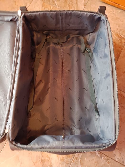 Продавам голям куфар