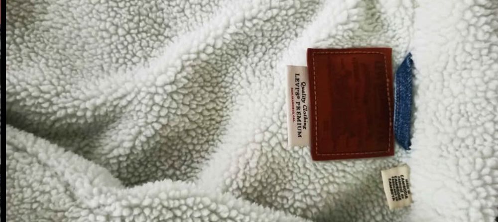 Продавам дънково яке LEVI'S