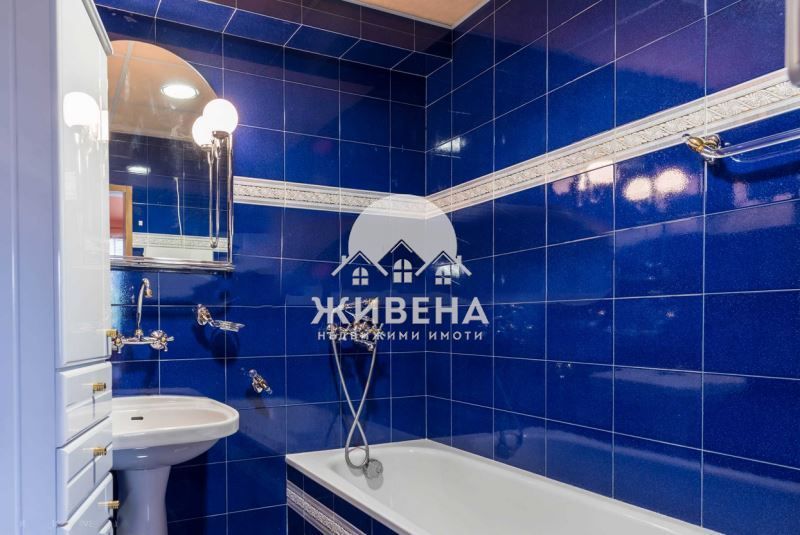 Продава се Къща в Варна, Център - 821 кв.м за 1056 €/кв.м - Снимка #11