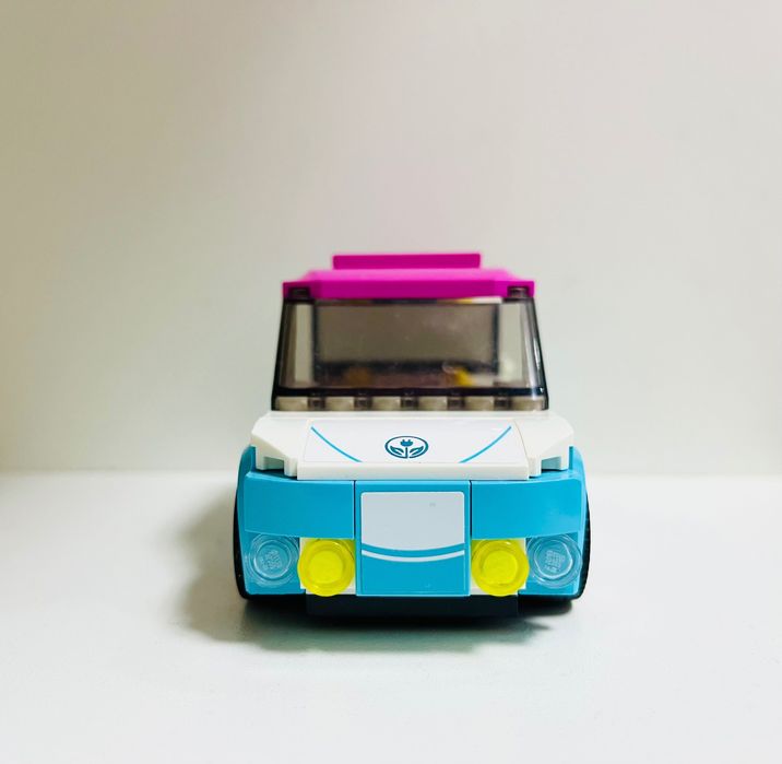 Продам машинку Лего