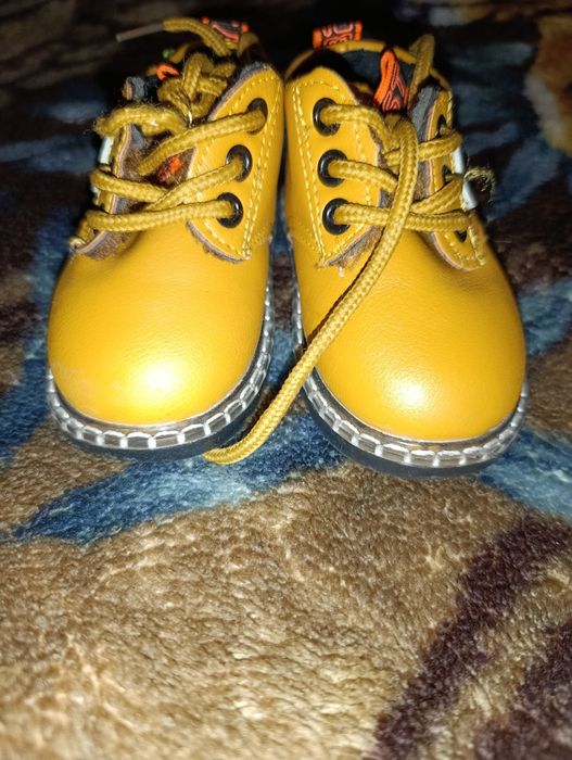 Продам детскую обувь