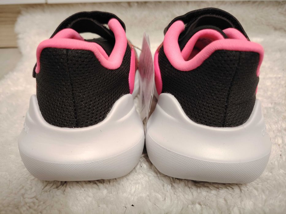 НОВИ Оригинални Adidas детски маратонки за момиче