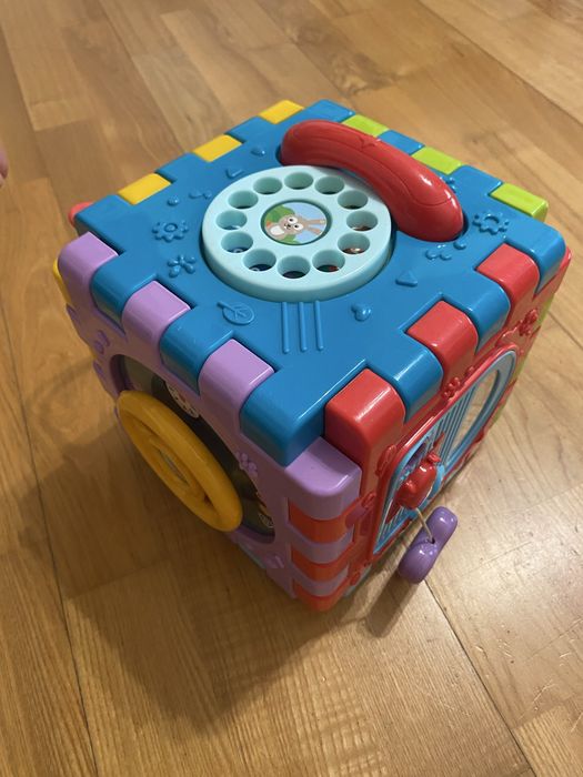 Cub interactiv cu sunete si lumini pentru copii