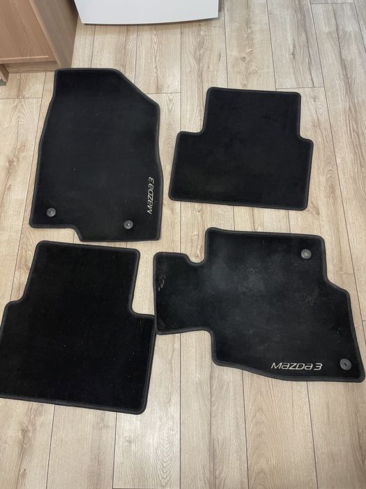 Продам полики на мазда 3 2016год