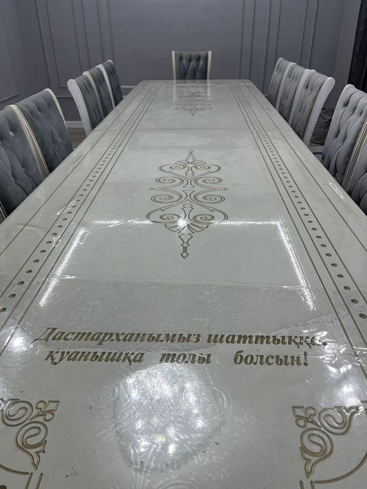 Стол со стульями