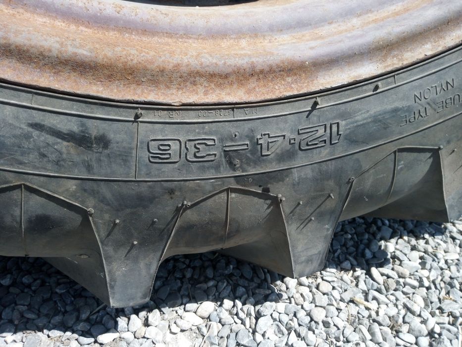 Vând rotii tractor 12.4 R 36