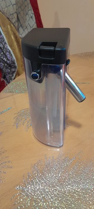 Кана (графа)за мляко и капучино за кафемашини Delonghi  Lattisima .