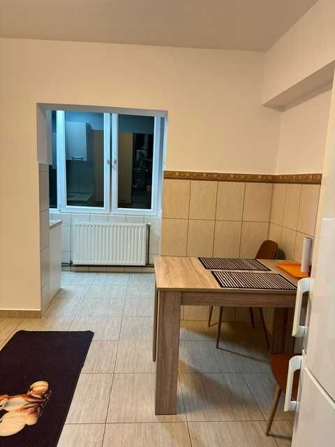 Inchiriez apartament 3 camere