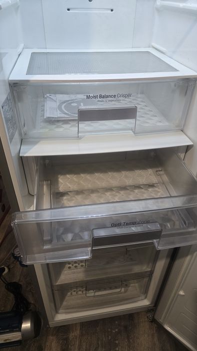 Продам новый холодильник LG.