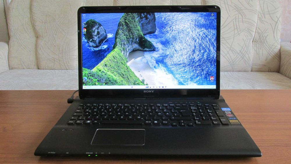 17.3 инча Sony с Intel i7-3612QM,Full HD,SSD,Blu-Rey,подсветка