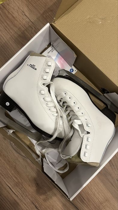 Продам фигурные коньки