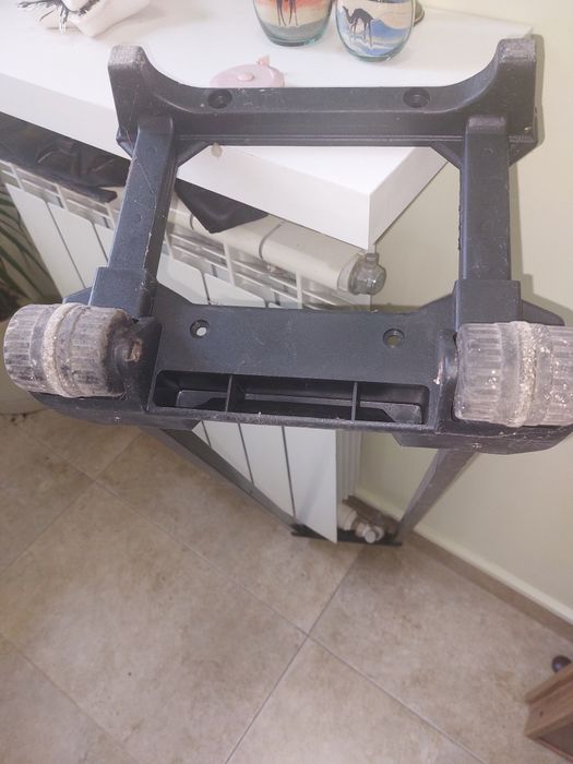 Носач за лек багаж с 2 колелета . Метал и пластмаса